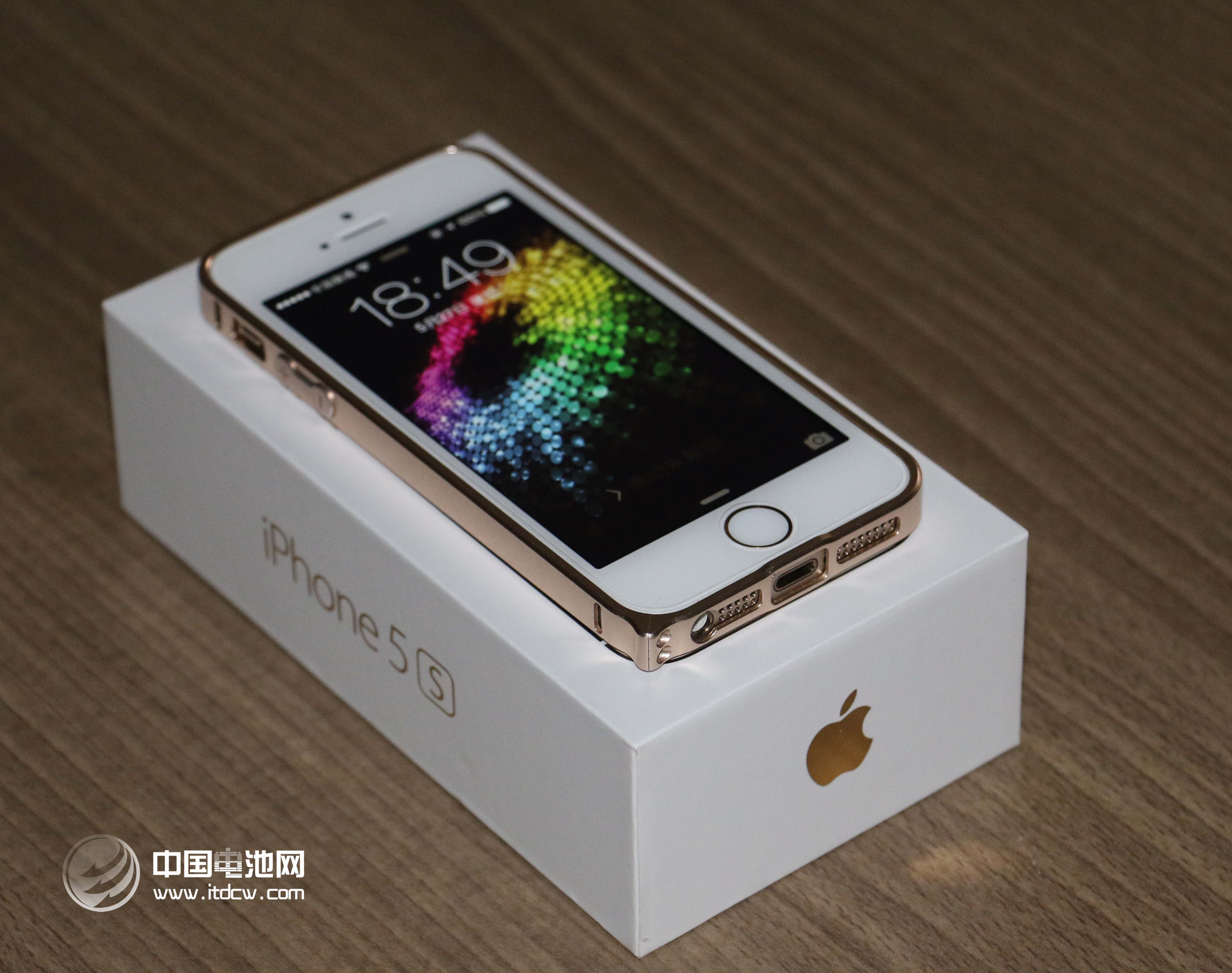 蘋(píng)果CEO面臨創(chuàng)新壓力 或?qū)⑿肌爸悄芗揖印庇?jì)劃