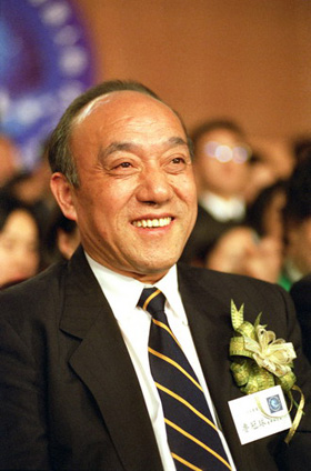 魯冠球的價(jià)值追求：愛國、敬業(yè)、誠信、友善