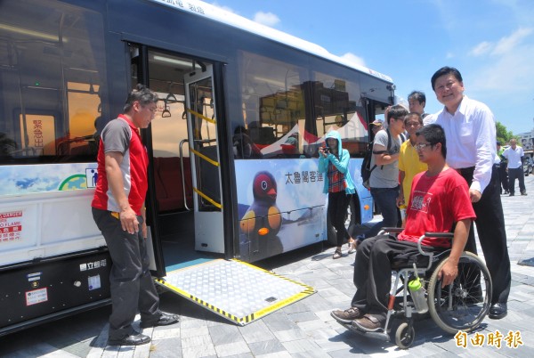 臺(tái)灣花蓮立凱電動(dòng)公交車(chē)“太魯閣號(hào)”開(kāi)跑