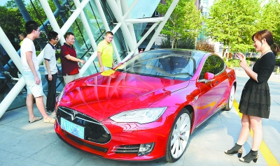 小米公司雷軍一人買了四輛 IT大佬為何鐘情特斯拉？