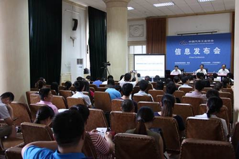 7月汽車產銷環比有所下降， 同比保持穩定增長