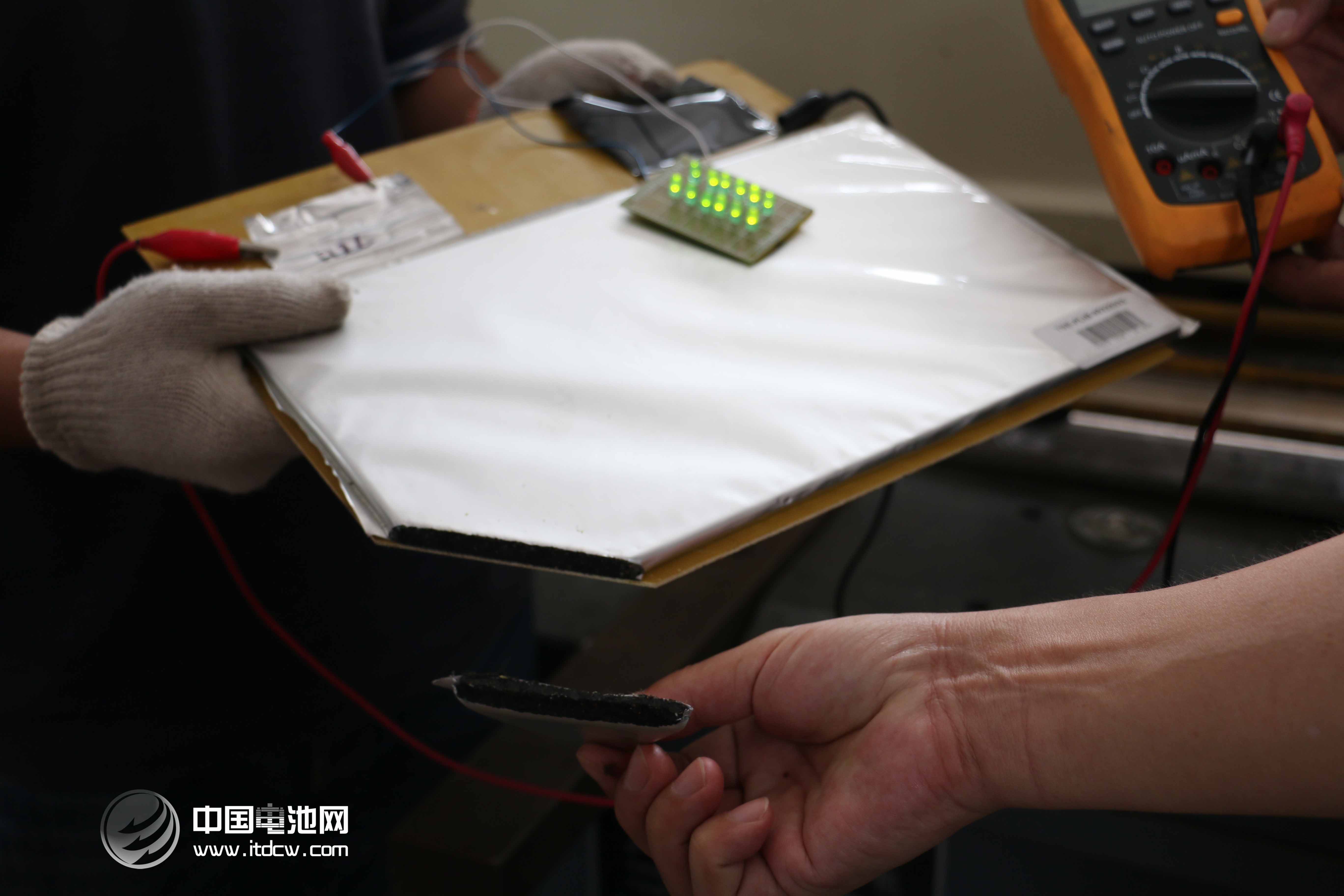 昂貴電池望而卻步 發展電池產業“強心”電動車