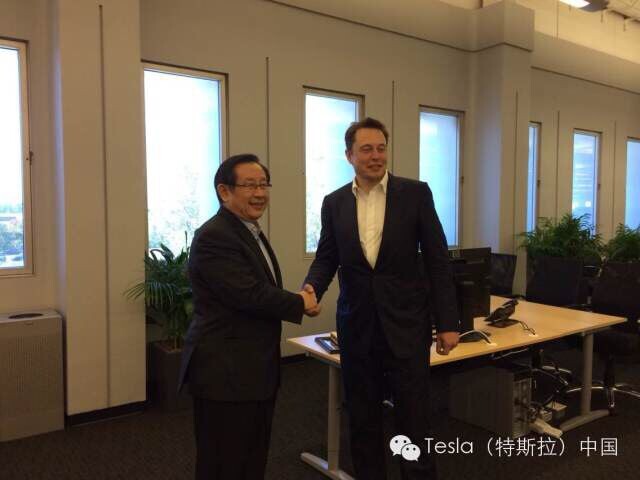 科技部部長萬鋼參觀特斯拉總部 聽美國車主怎么說 科技部部長萬鋼參觀特斯拉總部 聽美國車主怎么說