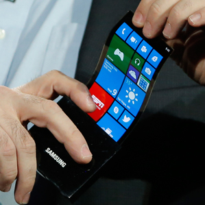 靈活的未來:三星在2013年展示了柔性顯示屏原型 靈活的未來:三星在2013年展示了柔性顯示屏原型