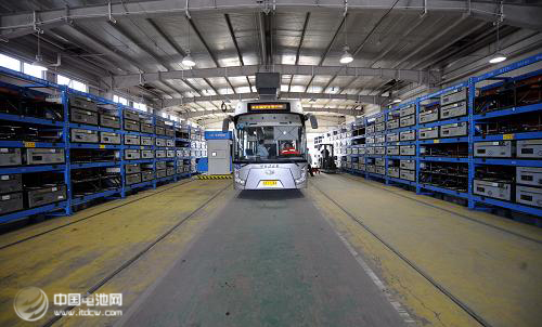 電動汽車的充電難題：充電站還是換電池？