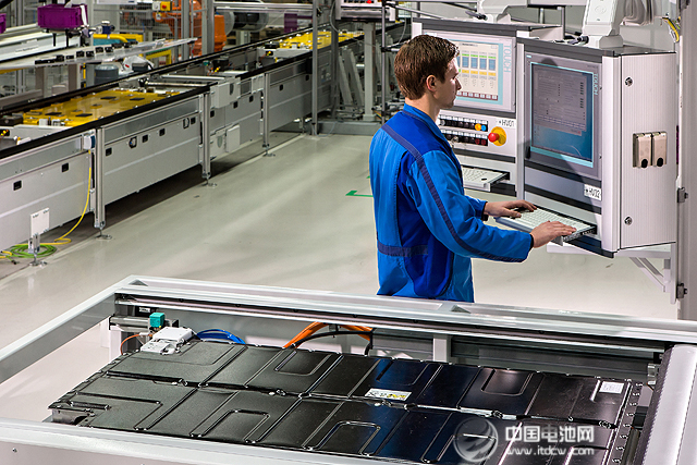 寶馬集團(tuán)電動(dòng)車反饋積極  擴(kuò)大動(dòng)力電池采購(gòu)