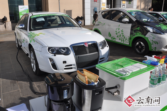 昆明市民現場了解新能源汽車