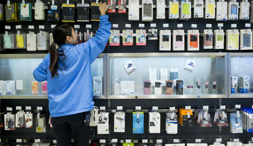 三星首推全金屬外殼手機 希望奪回中國市場霸主地位 三星首推全金屬外殼手機 希望奪回中國市場霸主地位