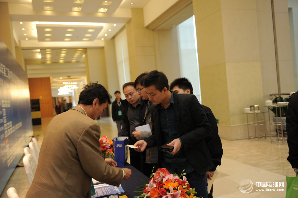 2014年第二屆中國(成都)鋰電新能源產業國際高峰論壇 2014年第二屆中國(成都)鋰電新能源產業國際高峰論壇