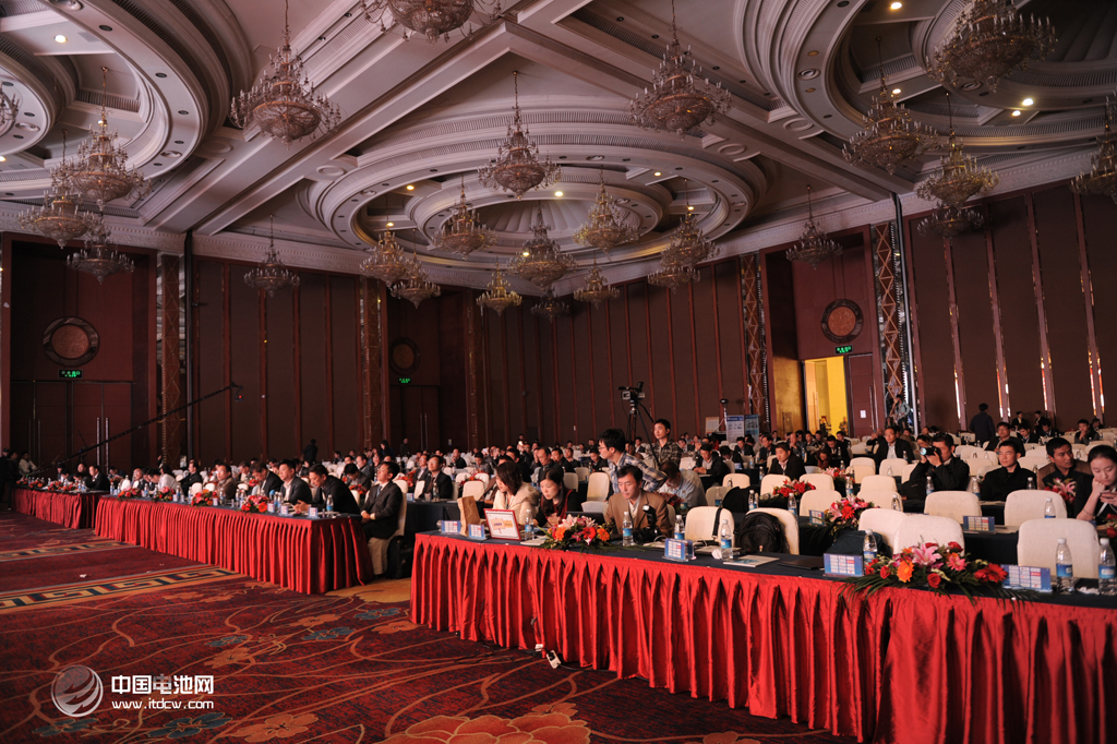 【精彩瞬間】第二屆鋰電“達沃斯”論壇上年度人物頒獎 【精彩瞬間】第二屆鋰電“達沃斯”論壇上年度人物頒獎