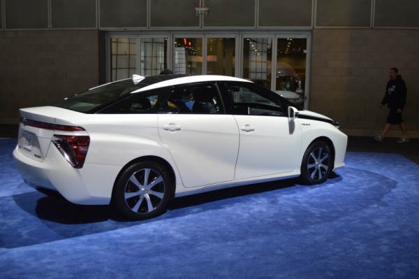 從未如此饑渴：洛杉磯車展上的燃料電池汽車