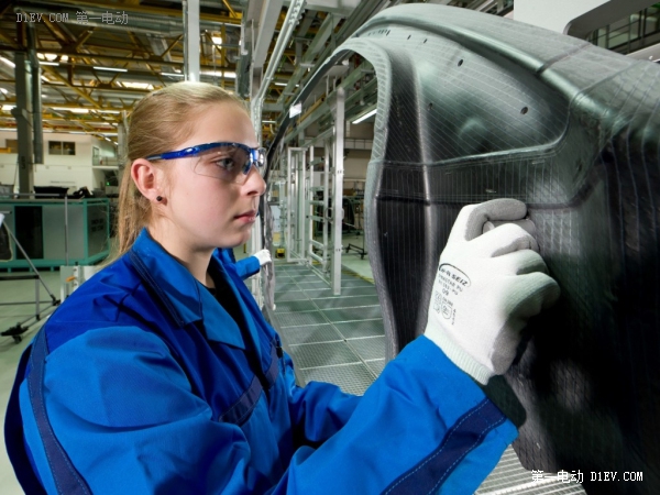 特斯拉與寶馬談判合作 開(kāi)發(fā)電池和輕量化零部件