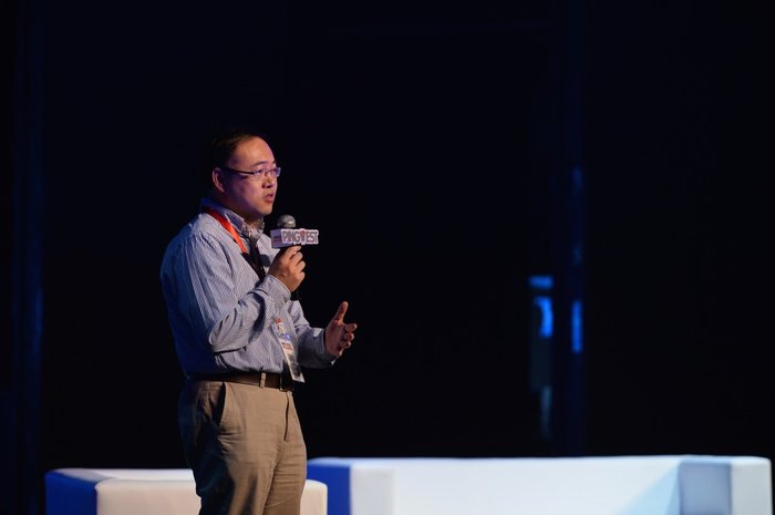 它是一部“Baidu”牌的智能單車。現(xiàn)在，百度給它的官方名稱是“DuBike”。