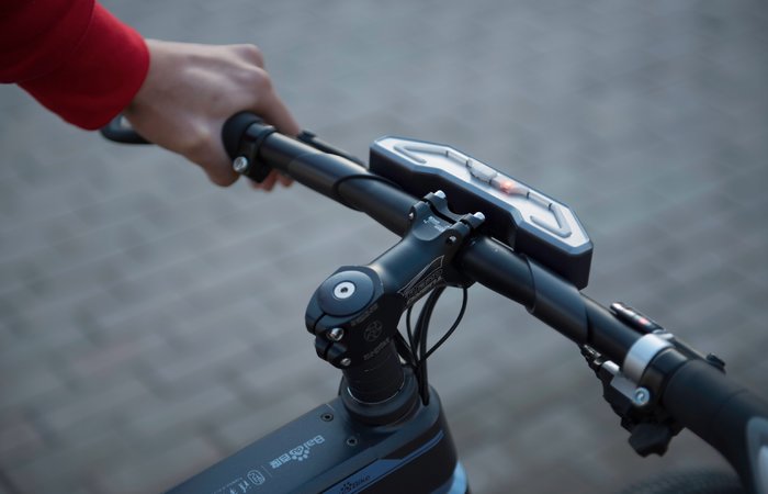 它是一部“Baidu”牌的智能單車。現在，百度給它的官方名稱是“DuBike”。