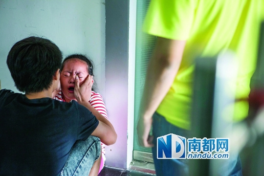 深圳龍華公安分局查出充電寶窩點 六塊電池三塊裝泥沙