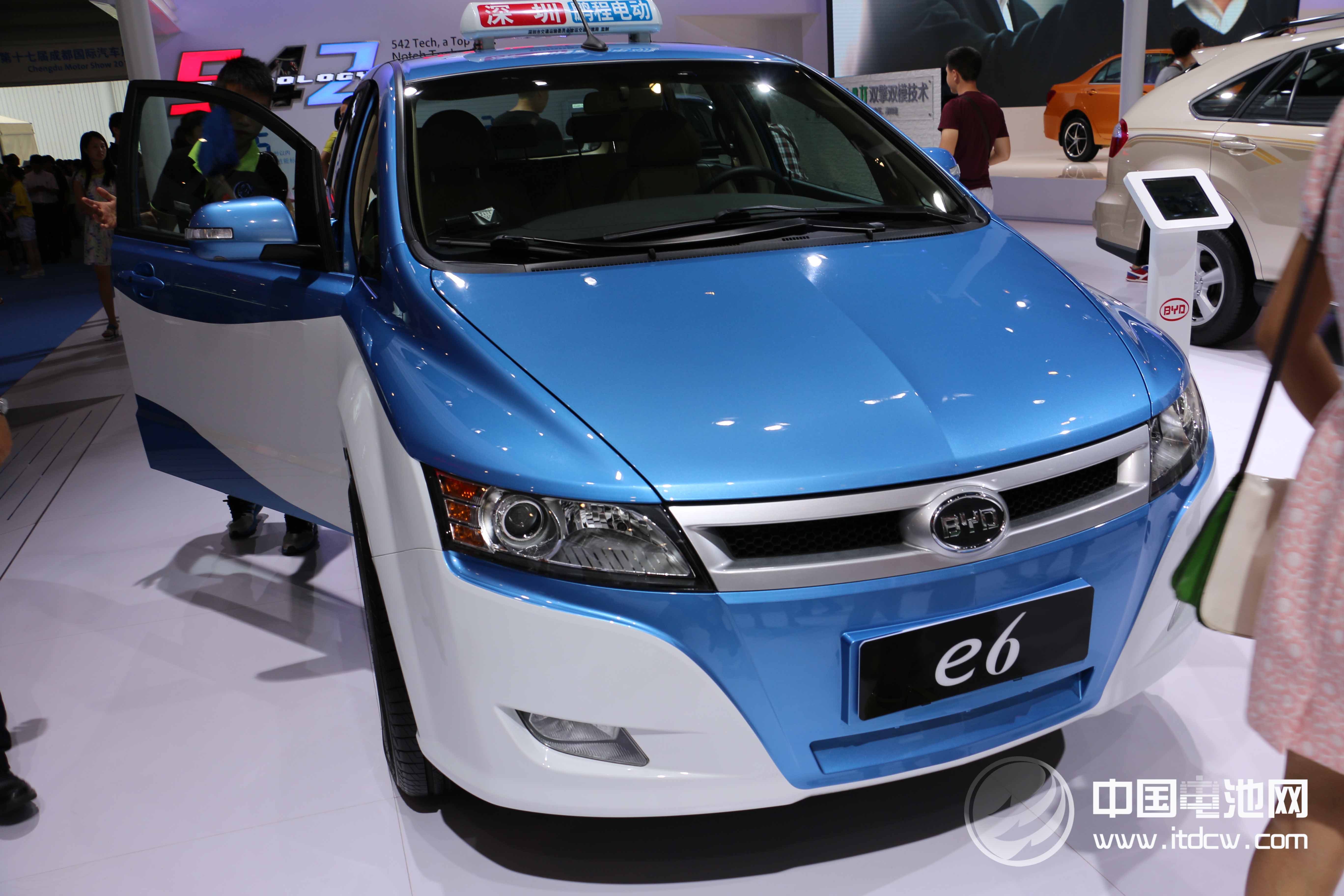 比亞迪發重大轉型信號  主營向新能源汽車轉變