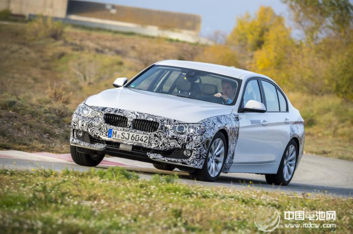 在較低油價的情況下,我國是否仍需要大力推廣成本高、技術還不盡完善的新能源汽車呢?答案是肯定的,在低油價的格局下,我國更需加大力度推動新能源汽車產業的發展。 在較低油價的情況下,我國是否仍需要大力推廣成本高、技術還不盡完善的新能源汽車呢?答案是肯定的,在低油價的格局下,我國更需加大力度推動新能源汽車產業的發展。