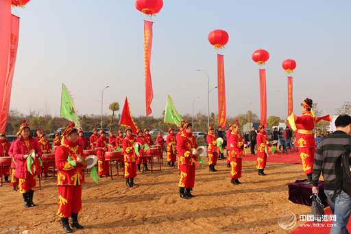 武漢惠強(qiáng)一期投產(chǎn)5000萬㎡鋰電池隔膜20日投產(chǎn)現(xiàn)場