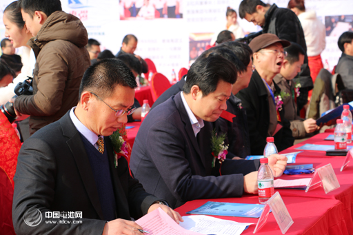 武漢惠強(qiáng)一期投產(chǎn)5000萬㎡鋰電池隔膜20日投產(chǎn)現(xiàn)場