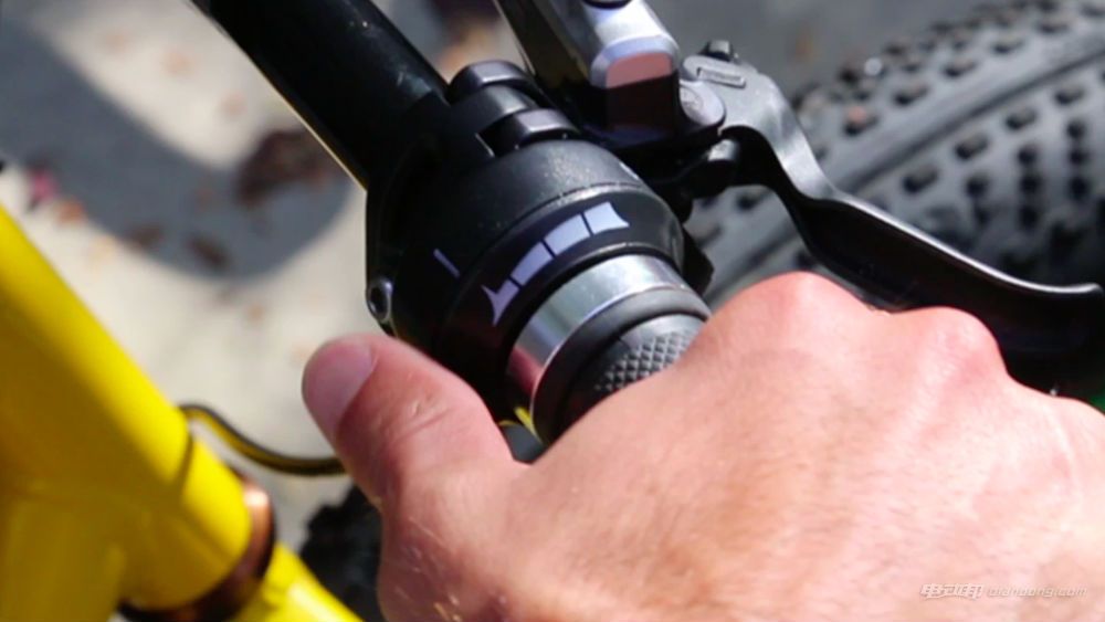 這就是那輛續航80公里 俗稱“小特斯拉”的Storm 這就是那輛續航80公里 俗稱“小特斯拉”的Storm