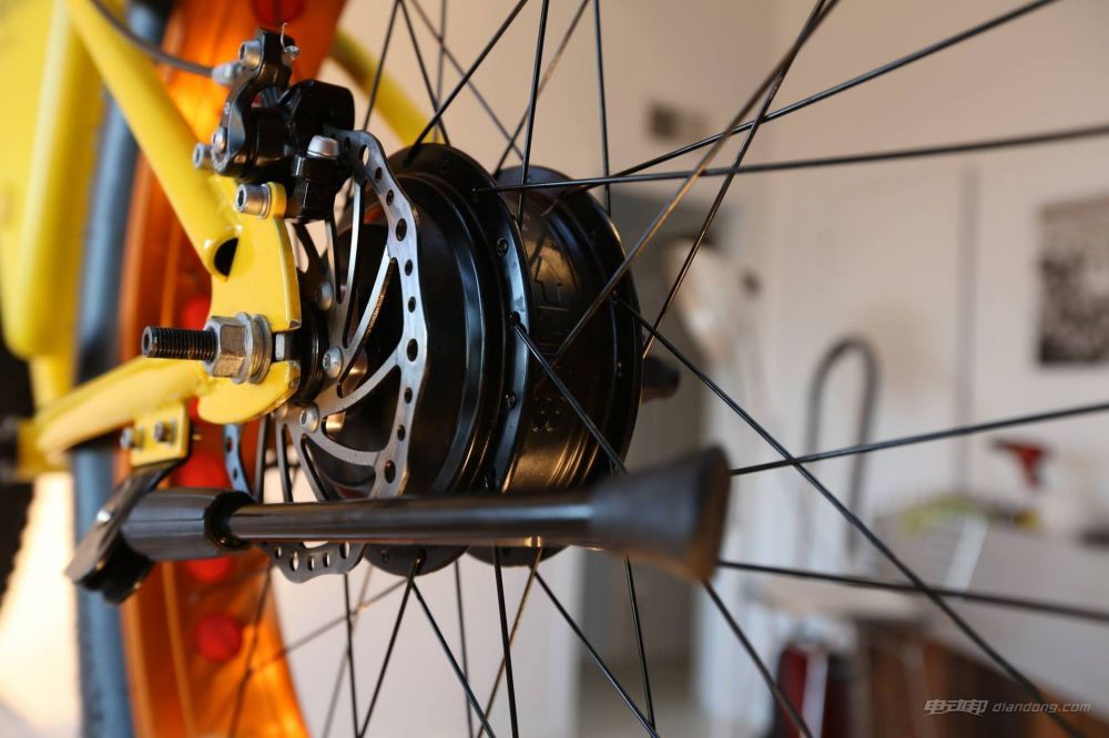 這就是那輛續航80公里 俗稱“小特斯拉”的Storm 這就是那輛續航80公里 俗稱“小特斯拉”的Storm