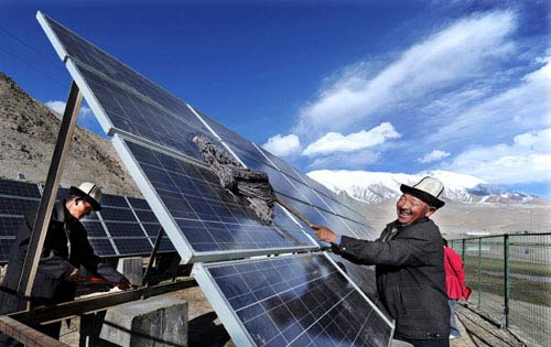 發(fā)揮新疆資源優(yōu)勢(shì) 加快光伏產(chǎn)業(yè)發(fā)展
