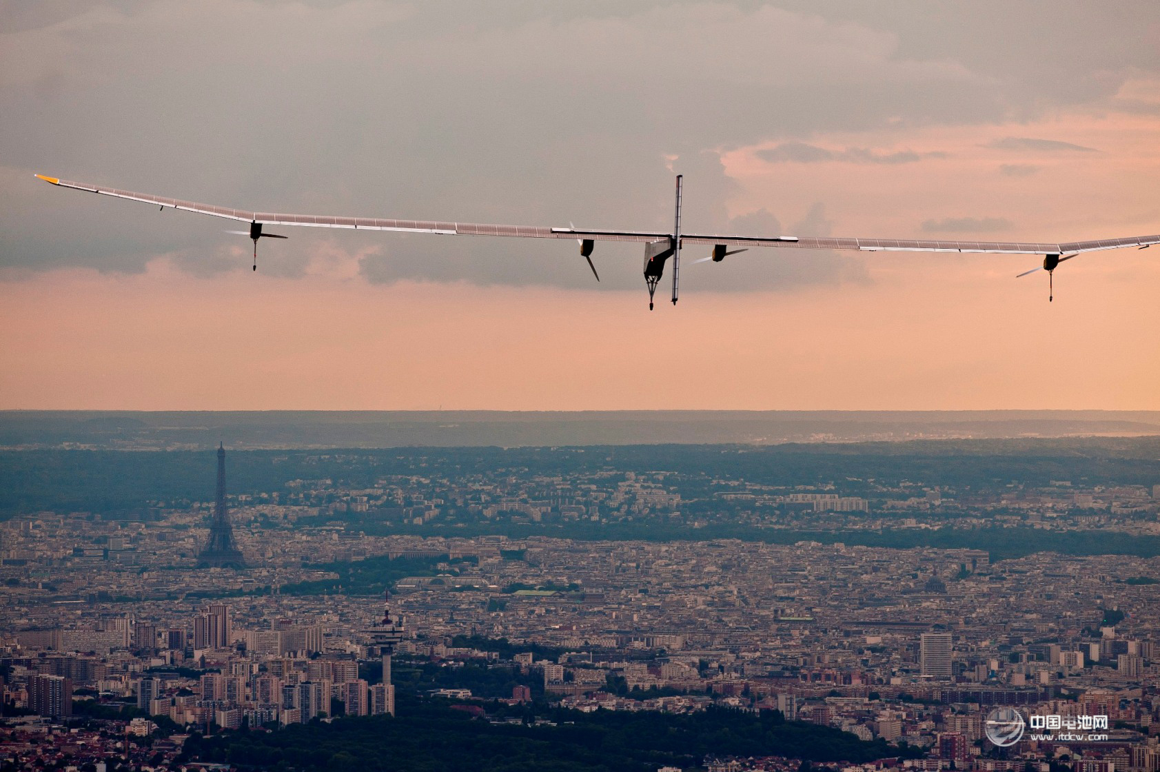 太陽(yáng)能飛機(jī)下周開啟為期5個(gè)月航行 首架環(huán)球航行