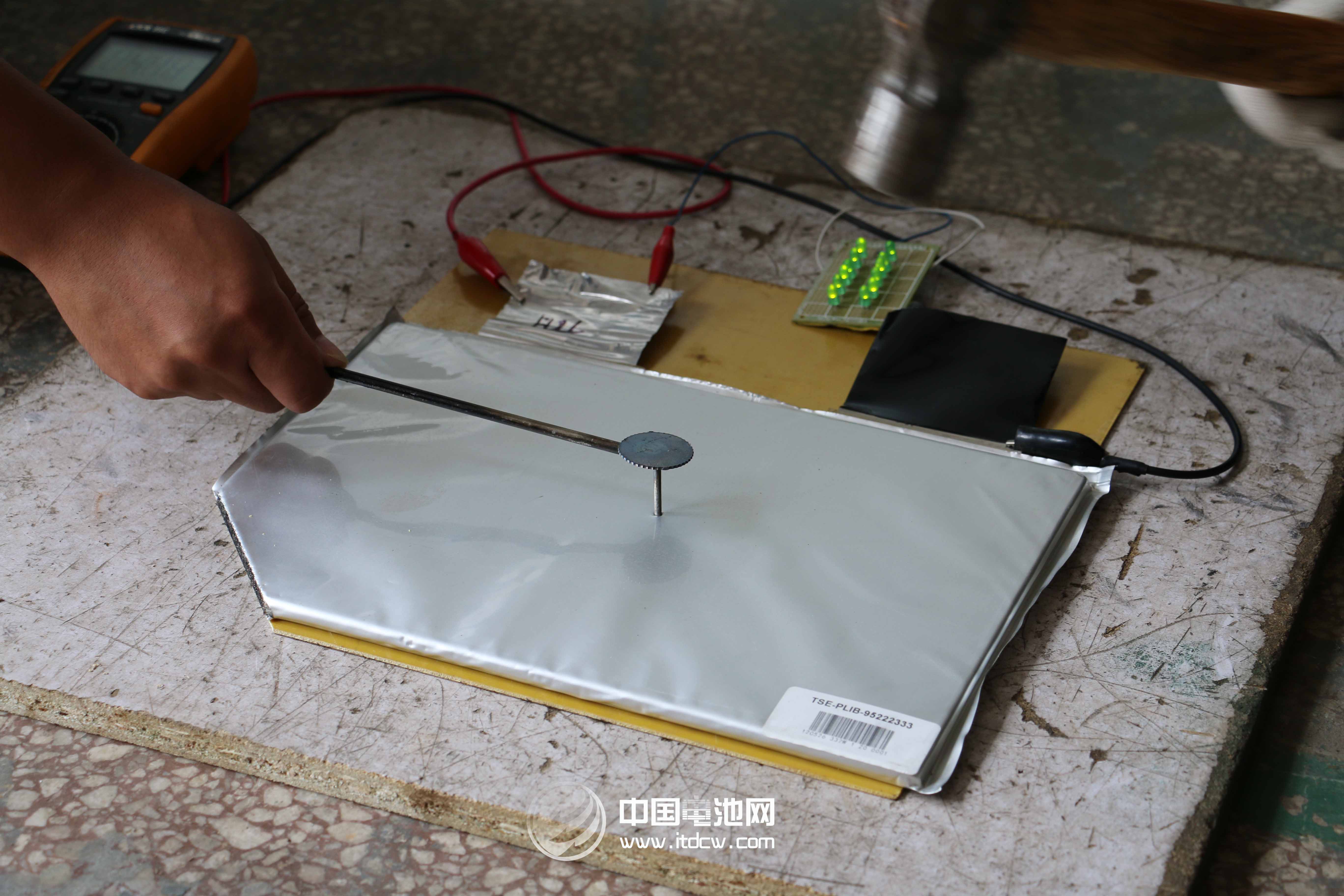 威海東生生產的鋰離子電池穿刺實驗 威海東生生產的鋰離子電池穿刺實驗