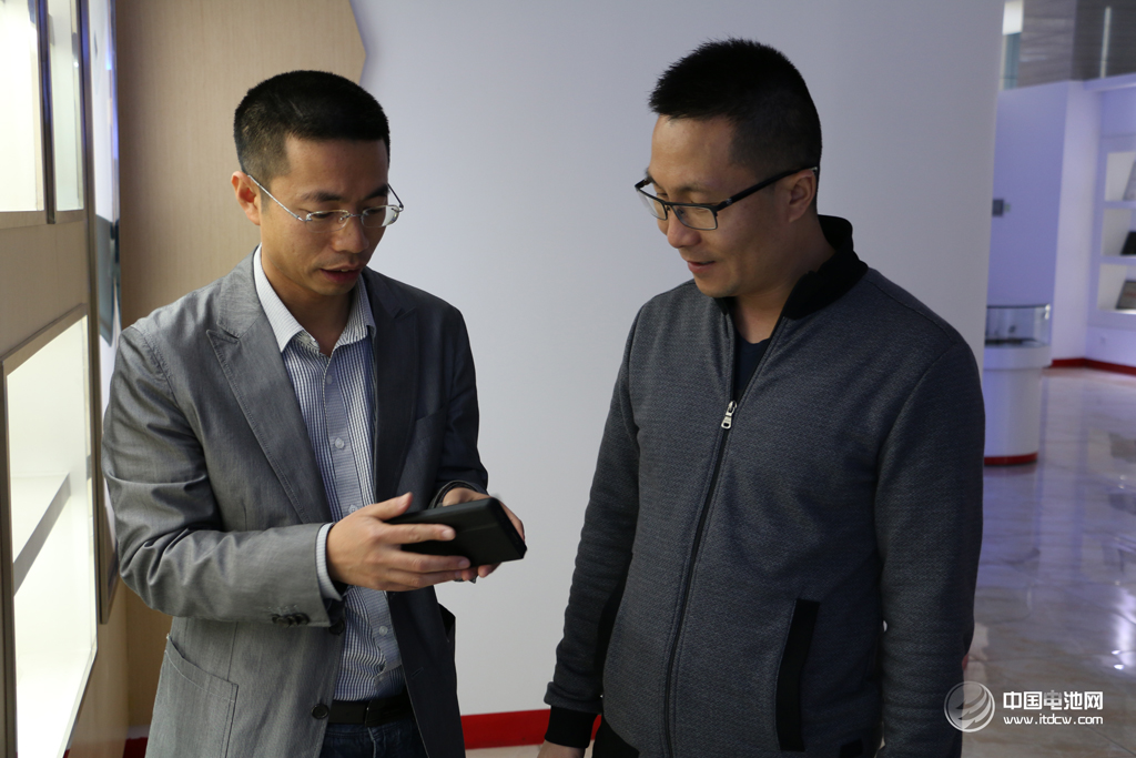 深圳萬拓電子科技有限公司總經理孫中偉與普瑞賽思總經理許輝勇交流 深圳萬拓電子科技有限公司總經理孫中偉與普瑞賽思總經理許輝勇交流