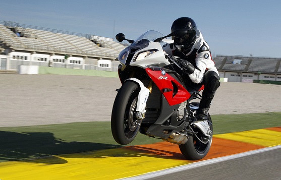 時尚與性能兼具的寶馬摩托車