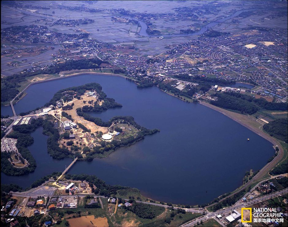 日本家庭供:電使用水上太陽(yáng)能板