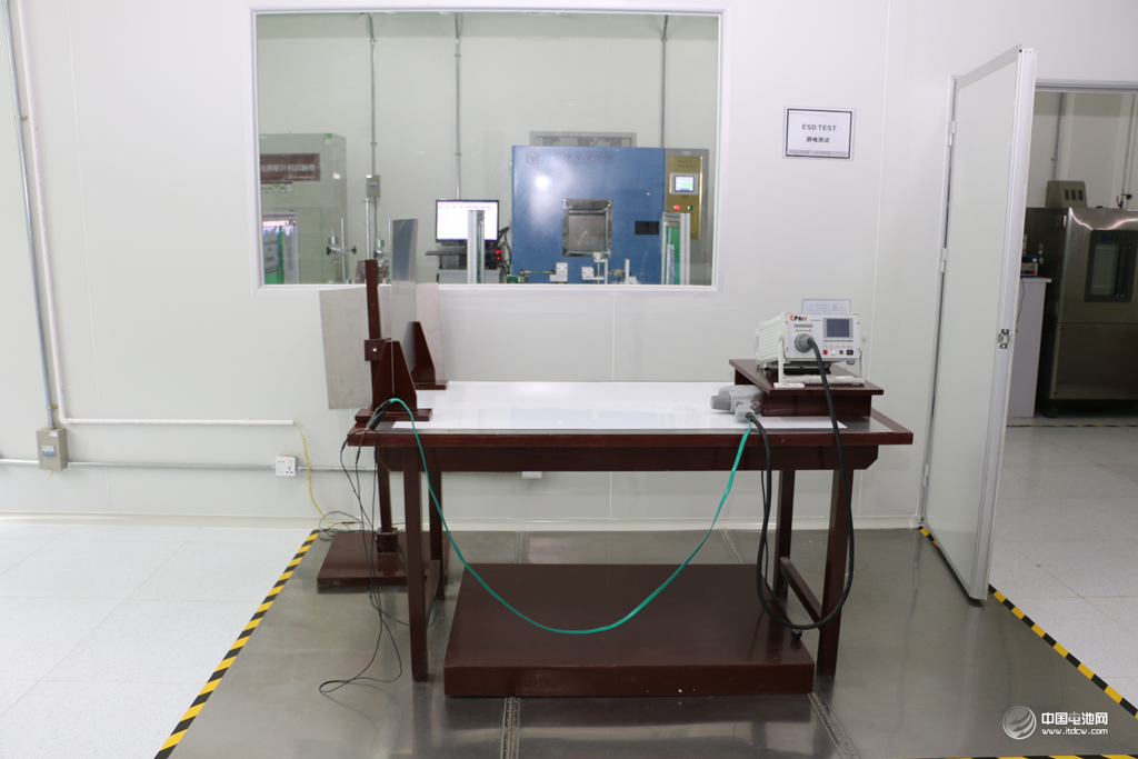 移動電源檢測中心設備一應俱全，實驗室一塵不染