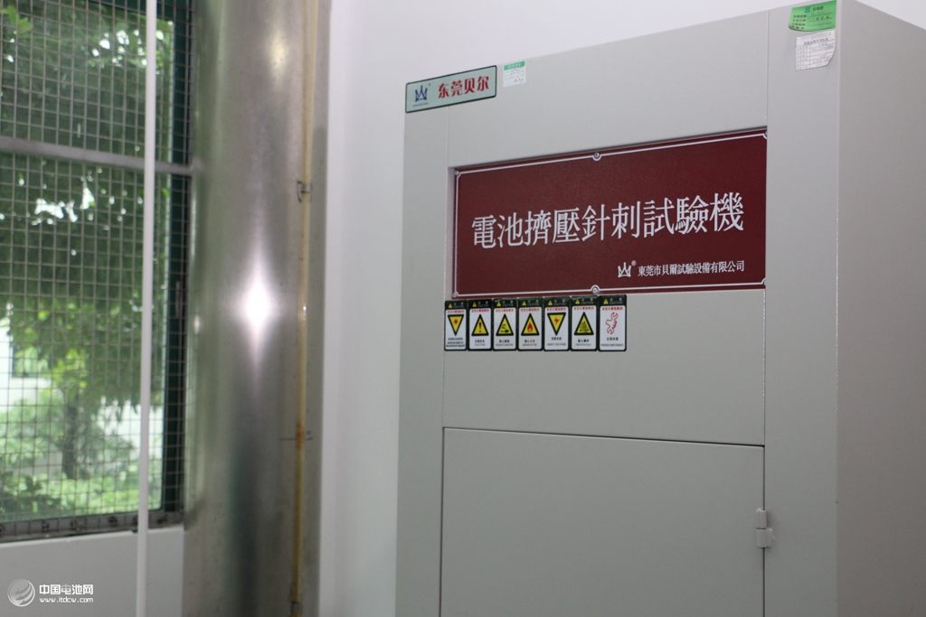 移動電源檢測中心設備一應俱全，實驗室一塵不染