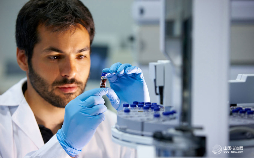 糟糕的電池續(xù)航 終于有家巨頭看不下去了! 糟糕的電池續(xù)航 終于有家巨頭看不下去了!