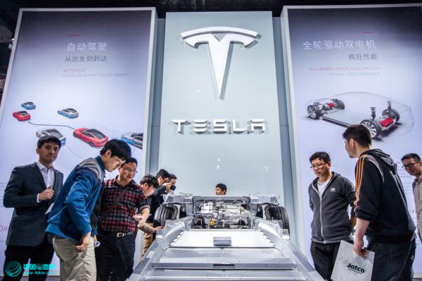 特斯拉發(fā)布儲(chǔ)能電池:可供家用商用公用 今夏交付 特斯拉發(fā)布儲(chǔ)能電池:可供家用商用公用 今夏交付