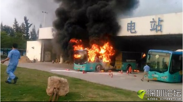 深圳一輛五洲龍電動大巴在充電時發(fā)生燃燒