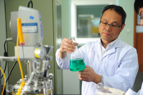 湯衛(wèi)平:海歸博士有“鋰“想 改變灰色天空 湯衛(wèi)平:海歸博士有“鋰“想 改變灰色天空