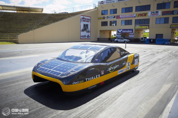 打破電動(dòng)車(chē)?yán)m(xù)航紀(jì)錄的太陽(yáng)能車(chē)EVE 今年7月可望上路