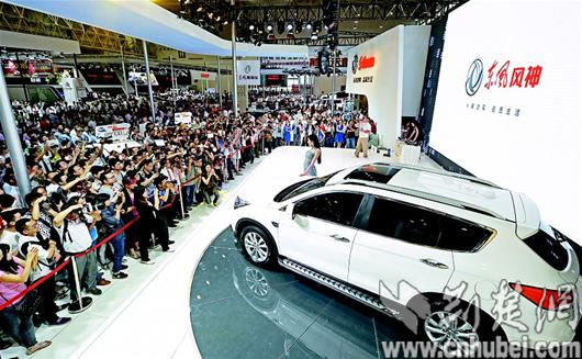 新能源車成華中車展明星  準(zhǔn)車主盼多建充電樁