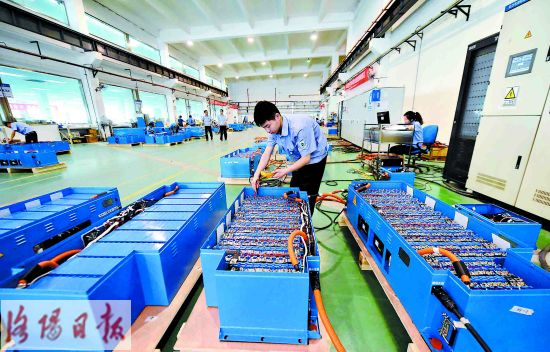 今年1月至4月，中航鋰電實(shí)現(xiàn)產(chǎn)值、銷售收入、利潤總額同比分別增長2.76倍、3.79倍和2.7倍。