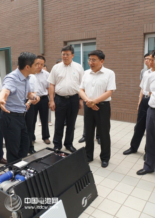 工信部部長苗圩參觀億華通燃料電池發(fā)動機(jī)等產(chǎn)品
