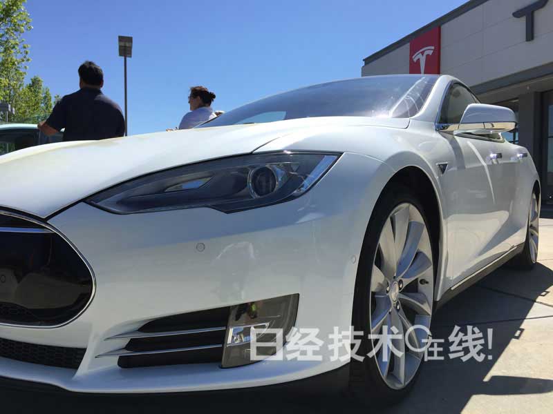 親身感受特斯拉的“車非車，而是計算機”