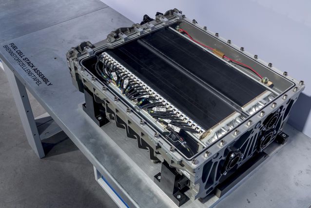 寶馬汽車應該放棄氫能源，師從特斯拉？