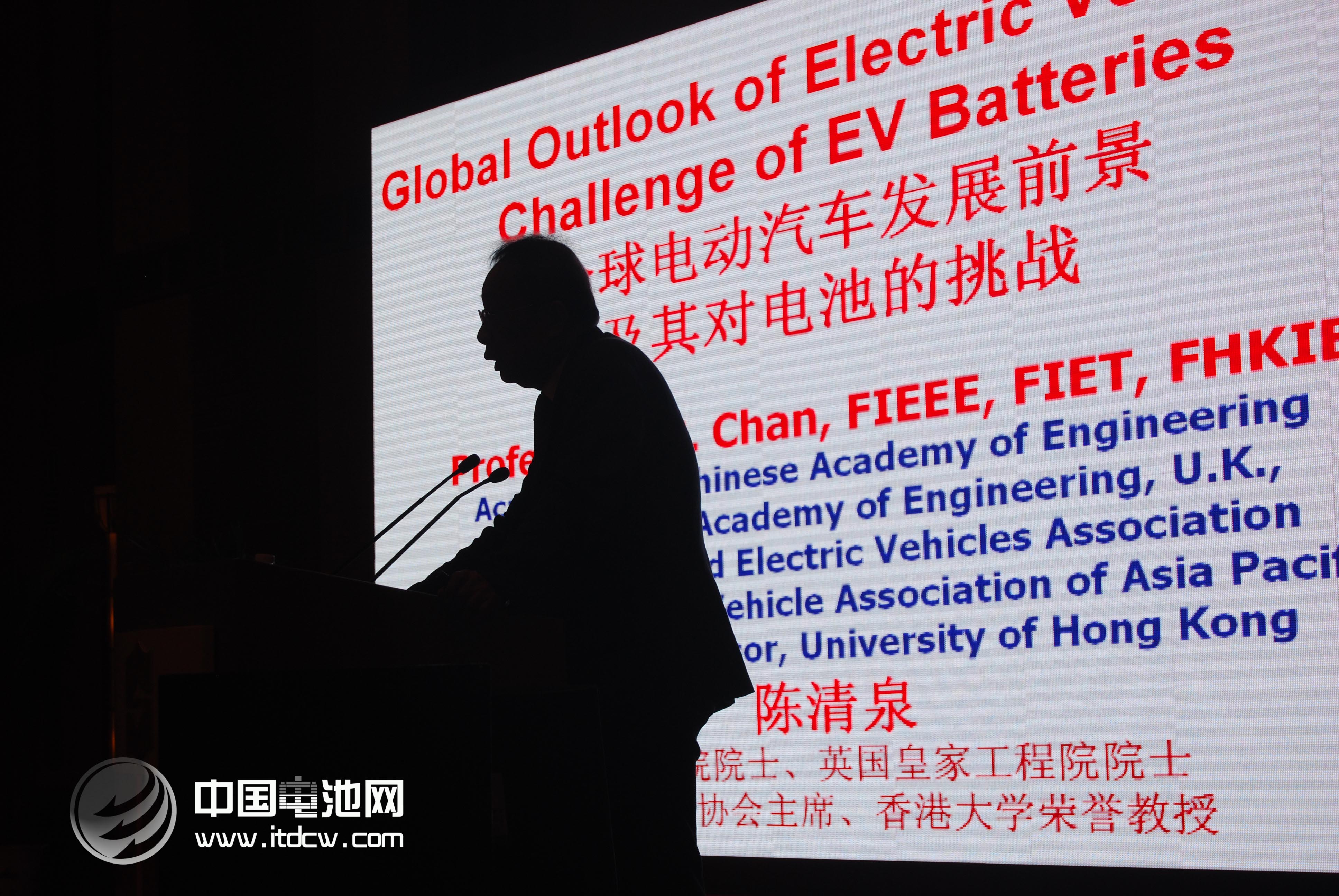 中國工程院院士、英國皇家工程院院士、世界電動(dòng)車協(xié)會(huì)創(chuàng)始主席陳清泉 中國工程院院士、英國皇家工程院院士、世界電動(dòng)車協(xié)會(huì)創(chuàng)始主席陳清泉