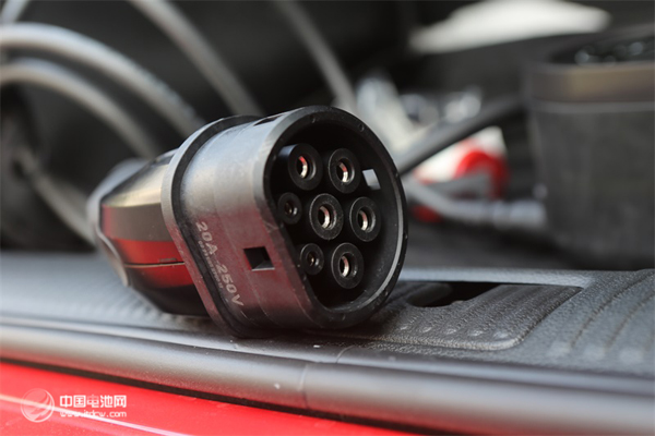 廣州加速新能源車充電設施建設 明年建1萬個充電樁