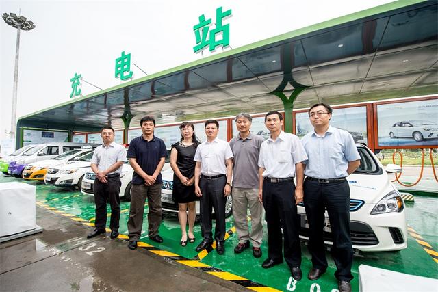 北汽新能源200臺純電動微公交在北京亦莊開跑 北汽新能源200臺純電動微公交在北京亦莊開跑