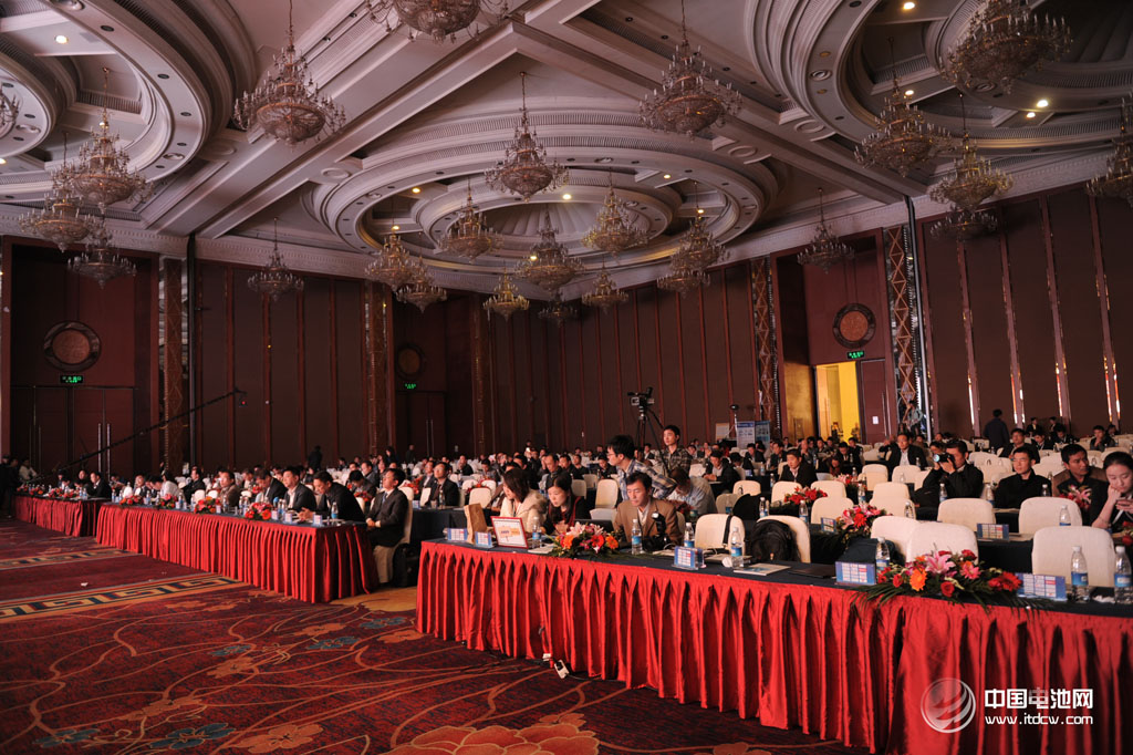 2014年第二屆中國（成都）鋰電新能源產業國際高峰論壇現場  資料圖片/中國電池網