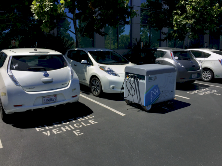 舊電池變身超大“移動(dòng)電源” 解決電動(dòng)車充電問題