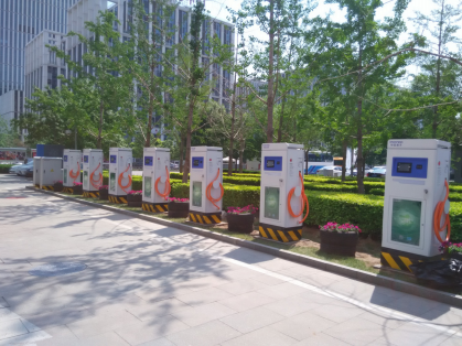 劉峰:普天新能源瞄準(zhǔn)公共領(lǐng)域 為北京充電 劉峰:普天新能源瞄準(zhǔn)公共領(lǐng)域 為北京充電