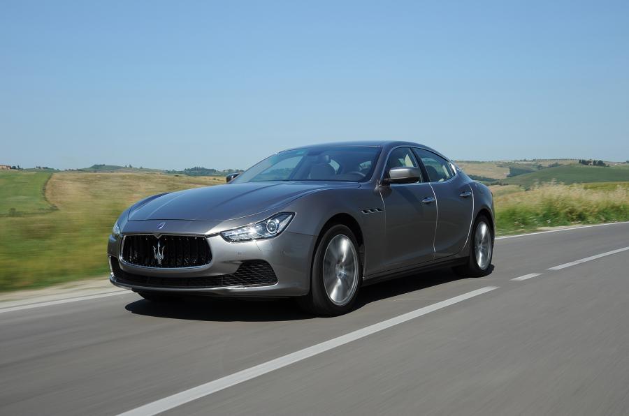 插電混動車成車企新戰(zhàn)場:豪車入市 自主品牌力推 插電混動車成車企新戰(zhàn)場:豪車入市 自主品牌力推